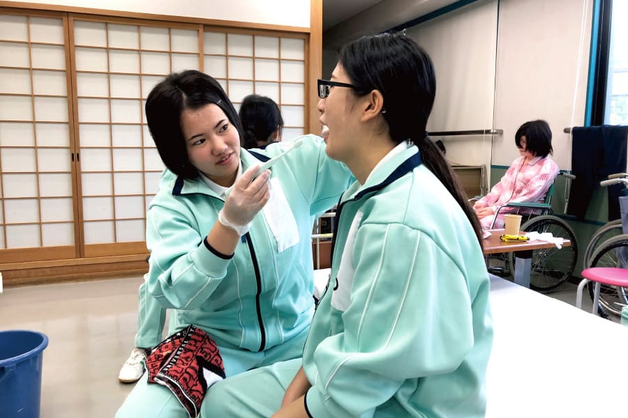 殿界 紗綾香