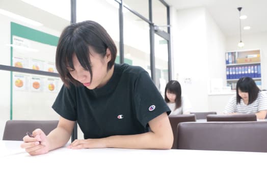 過去問題や模擬試験を実施
