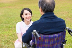 介護の仕事を目指していくためには