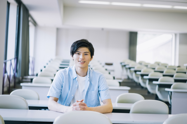 学生の男性