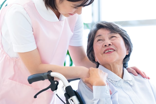 介護士と患者さん