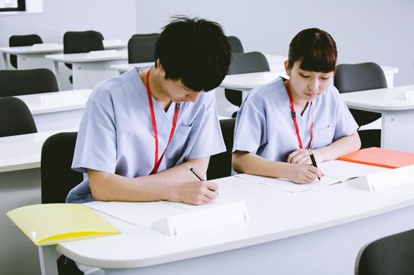 リハビリテーションの専門学校と大学の違い