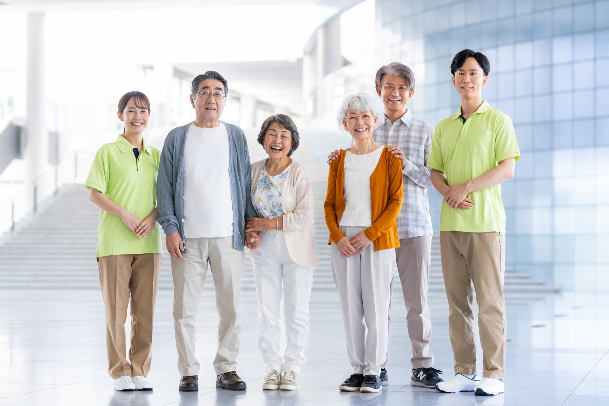 介護士と介護福祉士の違いとは?資格・仕事内容・給与の違いと資格取得のメリットを解説