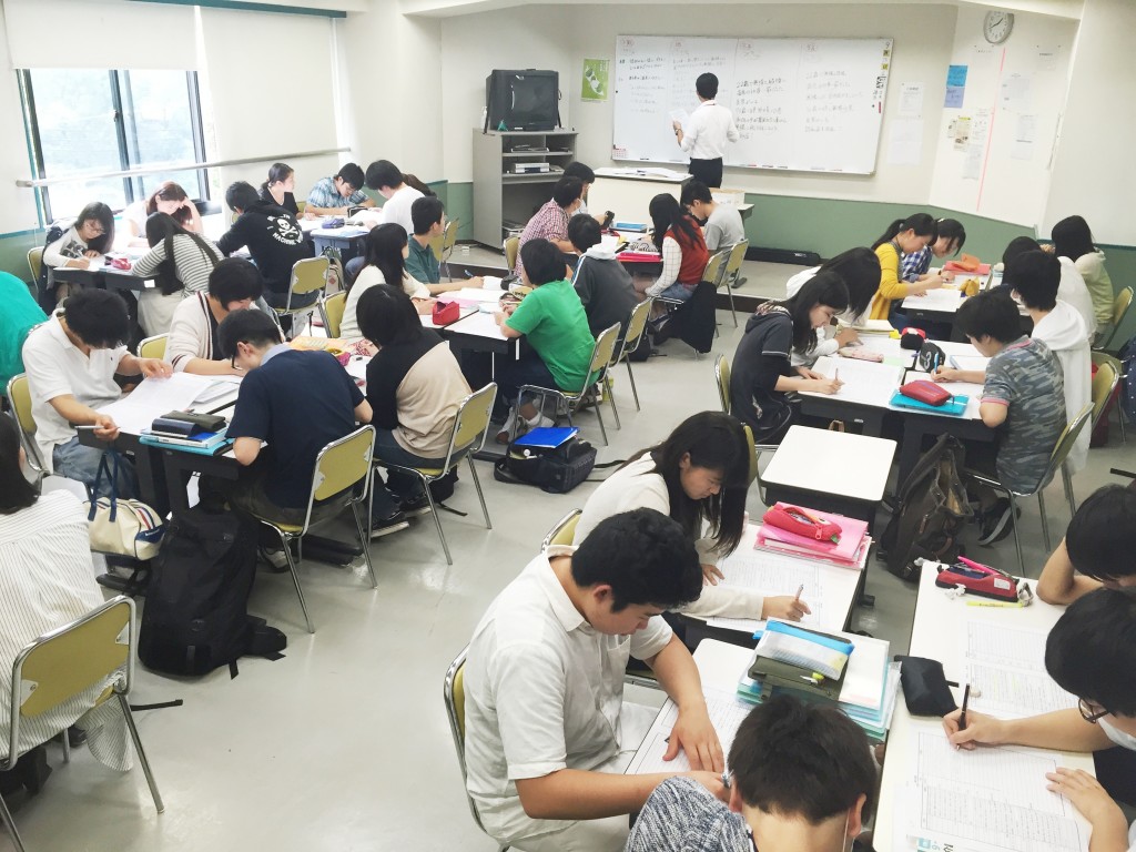 介護　福祉　専門　学校　関西　兵庫　神戸　雰囲気