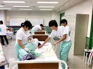 介護　福祉　専門　学校