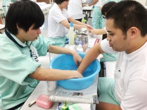 介護　福祉　専門　学校