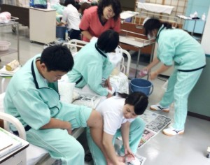 介護　福祉　専門　学校