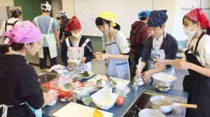 【介護福祉士科】１年生★調理実習の雰囲気を紹介♪