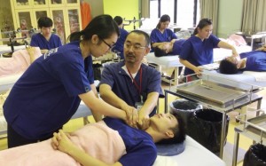 【鍼灸科】３年生★顔面神経に麻痺がある患者さんへの鍼治療について学びました！