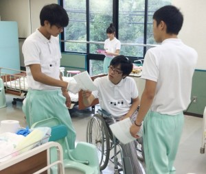 【介護福祉士科】１年生★排泄介助について学びました！