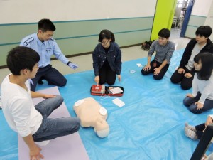 【介護福祉士科・鍼灸科】三田校救急救命士科の先生と学生さんによる心肺蘇生講習を受講☆