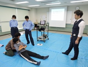 【介護福祉士科・鍼灸科】三田校救急救命士科の先生と学生さんによる心肺蘇生講習を受講☆