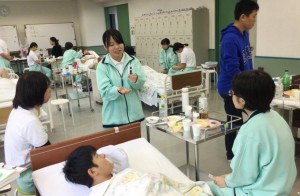 【介護福祉士科】１年生★食事介助について学びました！