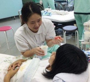 【介護福祉士科】１年生★食事介助について学びました！