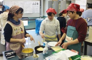 【介護福祉士科】１年生☆調理実習の雰囲気を紹介