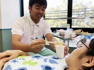 【介護福祉士科】１年生☆食事介助について学びました！