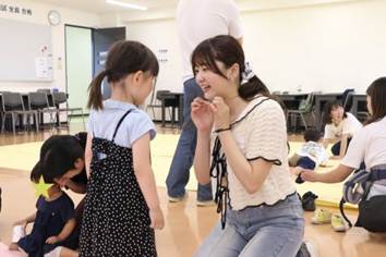 空港にいる女性たち
AI 生成コンテンツは誤りを含む可能性があります。