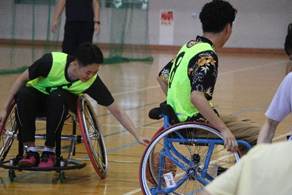 自転車に乗っている子供たち
AI 生成コンテンツは誤りを含む可能性があります。