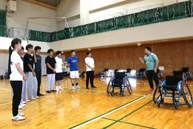 床, 屋内, 立つ, グループ が含まれている画像
AI 生成コンテンツは誤りを含む可能性があります。