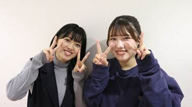 ポーズをとる男女
AI 生成コンテンツは誤りを含む可能性があります。