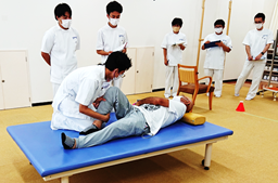 病室にいる人たち
AI 生成コンテンツは誤りを含む可能性があります。