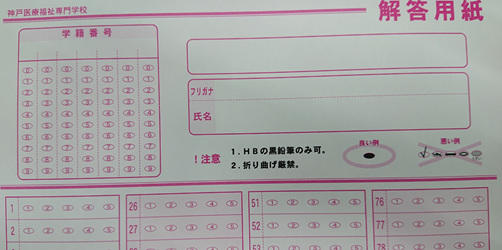 ホワイトボードに書かれた文字
AI 生成コンテンツは誤りを含む可能性があります。