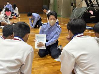 人, グループ, 子供, 民衆 が含まれている画像
AI 生成コンテンツは誤りを含む可能性があります。