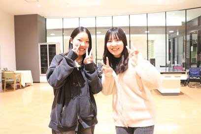 屋内, 人, 女性, 立つ が含まれている画像

AI 生成コンテンツは誤りを含む可能性があります。