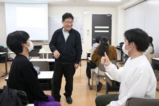 スーツを着た男性たち

AI 生成コンテンツは誤りを含む可能性があります。