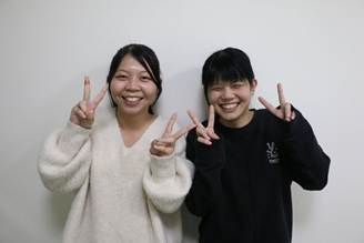 ポーズをとる男女
AI 生成コンテンツは誤りを含む可能性があります。