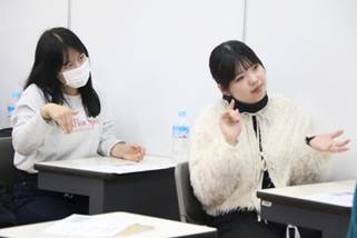 ぬいぐるみを抱いている女性

AI 生成コンテンツは誤りを含む可能性があります。