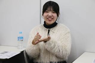 白いシャツを着ている女の子

AI 生成コンテンツは誤りを含む可能性があります。