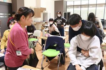 コンピュータ, レストラン, テーブル, 部屋 が含まれている画像

AI 生成コンテンツは誤りを含む可能性があります。