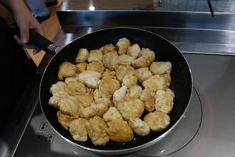 フライパンの中の料理

AI 生成コンテンツは誤りを含む可能性があります。