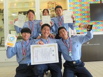 記号, グループ, 若い が含まれている画像
AI 生成コンテンツは誤りを含む可能性があります。